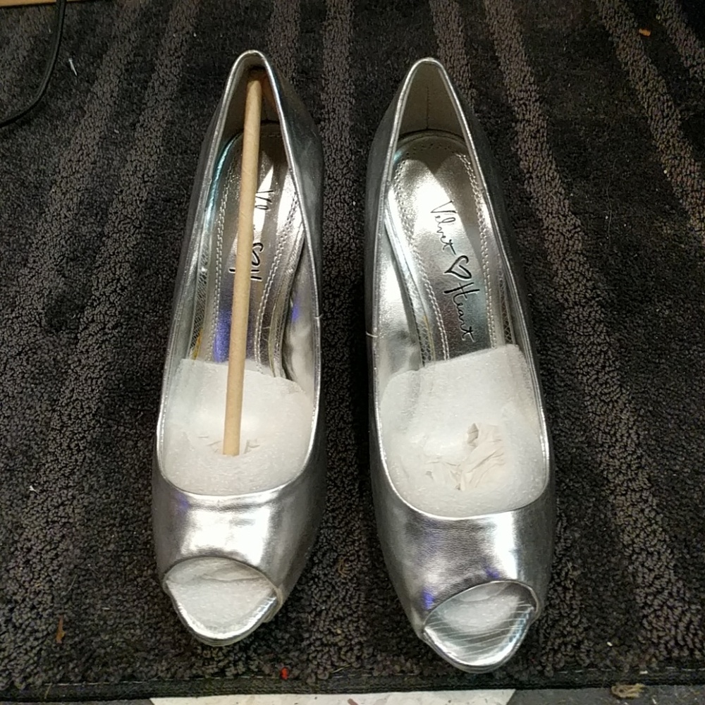 NEW Velvet heart platinum silver peep toe pumps